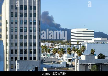 Los Angeles, USA. Januar 2025. Das Feuer der Pacific Palisades brennt in der Nähe von Los Angeles, Kalifornien. Es wird erwartet, dass starke Winde und trockene Bedingungen das Waldfeuer in den Pacific Palisades verstärken. Quelle: Stu Gray/Alamy Live News. Stockfoto