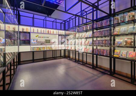 Eine Nachbildung eines VHS, einer Beta-Kassette, einem Filmverleih. In einer Popkultur-Show im National Museum of Korean Contemporary History in Seoul. Stockfoto