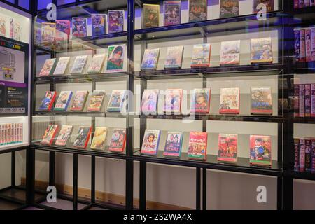 Eine Nachbildung eines VHS, einer Beta-Kassette, einem Filmverleih. In einer Popkultur-Show im National Museum of Korean Contemporary History in Seoul. Stockfoto