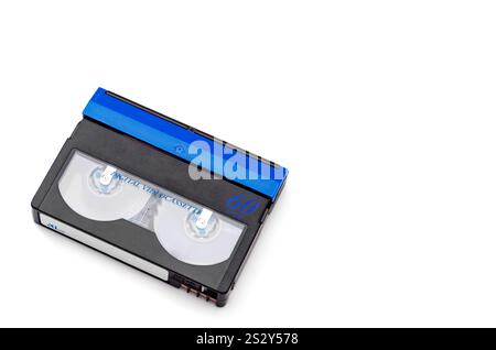 Mini-DV-Videokassette isoliert auf weißem Hintergrund Stockfoto
