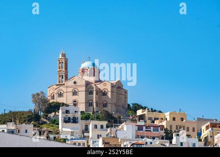 Die Heilige Kirche der Auferstehung von Sotiros ist eine orthodoxe Kirche in Ermoupolis, Syros. Stockfoto