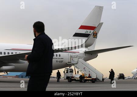 Teheran, Iran. Januar 2025. Das Flugzeug mit dem irakischen Premierminister trifft auf dem internationalen Flughafen Mehrabad im Westen Teherans ein. (Kreditbild: © Rouzbeh Fouladi/ZUMA Press Wire) NUR REDAKTIONELLE VERWENDUNG! Nicht für kommerzielle ZWECKE! Stockfoto