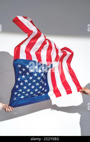 Die Flagge der Vereinigten Staaten von Amerika schwenkt Stockfoto