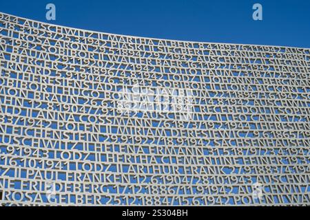 Skulptur, Gedenkstätte an die jüdischen Opfer der NS-Gewaltherrschaft, Band der Erinnerung, Platz der Erinnerung, Lortzingstraße, Saarbrücken, Saarlan Stockfoto