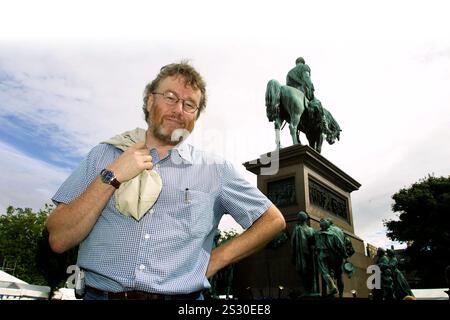 Der schottische Science-Fiction-Autor und Mainstream-Autor Iain M. Banks machte ein Bild auf dem Edinburgh International Book Festival, wo er einen Vortrag über seine Arbeit hielt. Stockfoto