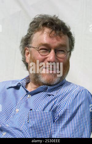 Der schottische Science-Fiction-Autor und Mainstream-Autor Iain M. Banks machte ein Bild auf dem Edinburgh International Book Festival, wo er einen Vortrag über seine Arbeit hielt. Stockfoto