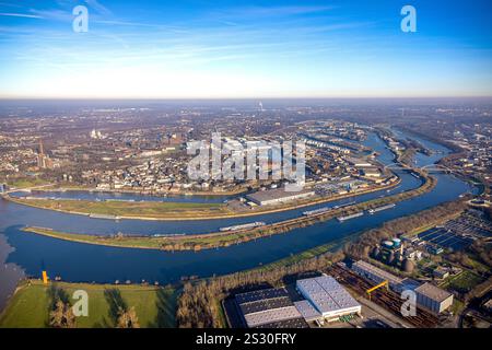 Luftbild, Gesamt-Übersicht Hafen Duisburg duisport, blauer Himmel und Blick auf Duisburg-Ruhrort, Fluss Ruhr Mündungsgebiet in den Fluss Rhein, Duisburg, Ruhrgebiet, Nordrhein-Westfalen, Deutschland ACHTUNGxMINDESTHONORARx60xEURO *** Luftansicht, Gesamtansicht Hafen Duisburg duisport, blauer Himmel und Ansicht Duisburg Ruhrort, Ruhrmündung in den Rhein, Duisburg-Westrhein-Westrhein-Westfalen, Duisburg, Ruhrgebiet, Duisburg-Westrhein-Westrhein-Westfährgebiet, Ruhrgebiet, Ruhrgebiet, Ruhrgebiet Stockfoto