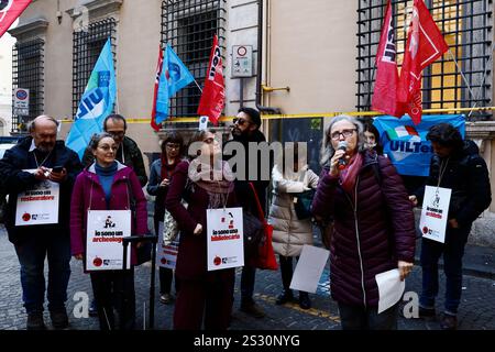 Roma, Italien. Januar 2025. Manifestazione di protesta dei lavoratori in esubero davanti al Ministero della Cultura - Mercoled&#xec; 08 Gennaio 2025 - Cronaca - (Foto di Cecilia Fabiano/LaPresse) Protest der Arbeiter des Kulturministeriums - Italien Mittwoch, 08. Januar 2025 - Nachrichten - (Foto: Cecilia Fabiano/LaPresse) Credit: LaPresse/Alamy Live News Stockfoto