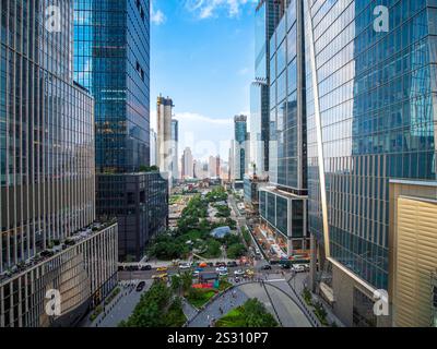 Erhöhter Blick auf New York City Gebäude mit Blick nach Norden von Hudson Yards Stockfoto