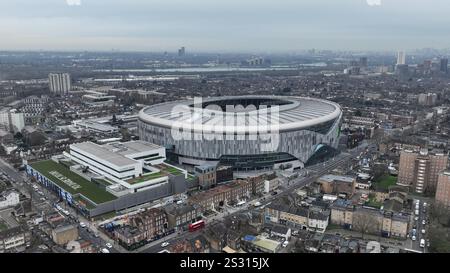 London, Großbritannien. Januar 2025. Eine Luftaufnahme des Tottenham Hotspur Stadions während des Carabao Cup Halbfinals First Leg Tottenham Hotspur vs Liverpool im Tottenham Hotspur Stadium, London, Vereinigtes Königreich, 8. Januar 2025 (Foto: Mark Cosgrove/News Images) in London, Vereinigtes Königreich am 1. August 2025. (Foto: Mark Cosgrove/News Images/SIPA USA) Credit: SIPA USA/Alamy Live News Stockfoto