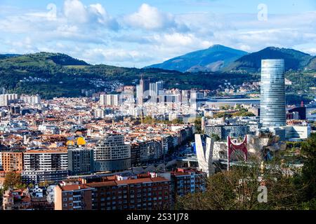 Bilbao, Spanien - 10. Oktober 2024: Panoramablick auf die Stadt Bilbao Stockfoto
