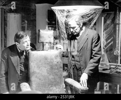 ARSEN UND ALTE SPITZE PETER LORRE, RAYMOND MASSEY Datum: 1944 Stockfoto