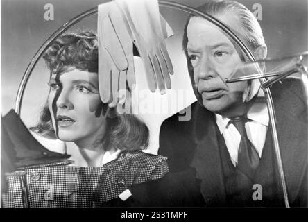 DER TEUFEL UND MISS JONES RKO RADIO BILDER JEAN ARTHUR, CHARLES COBURN BILD AUS DEM RONALD GRANT ARCHIV DER TEUFEL UND MISS JONES RKO RADIO BILDER JEAN ARTHUR, CHARLES COBURN Datum: 1941 Stockfoto