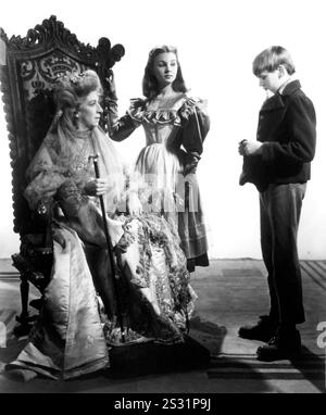 GROSSE ERWARTUNGEN L-R, MARTITA HUNT, JEAN SIMMONS, ANTHONY WETTEN GROSSE ERWARTUNGEN MARTITA HUNT als Miss Haversham, JEAN SIMMONS als junge Estella, ANTHONY WAGER als junger Pip Datum: 1946 Stockfoto
