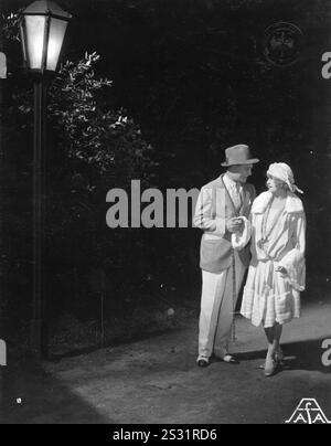Kussen ist keine Sund Xenia Desni Datum: 1925 Stockfoto