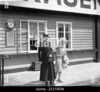 Kussen ist keine Sund Xenia Desni Datum: 1925 Stockfoto