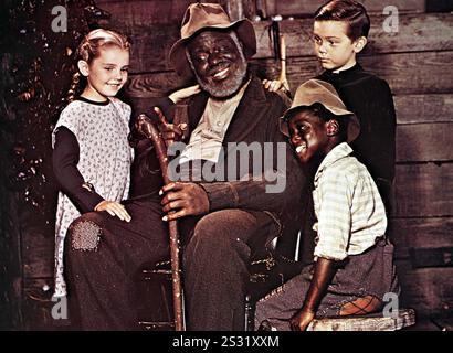 Lied DES SÜDENS LUANA PATTEN, JAMES BASKETT, GLENN LEEDY UND BOBBY DRISCOLL BILD VON DER RONALD GRANT ARHCIVE Datum: 1946 Stockfoto