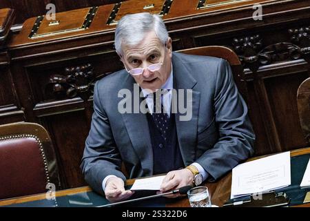 Roma, Italien. Januar 2025. IL ministro degli Esteri Antonio Tajani durante il Fragestunde alla Camera dei deputati, Roma, Mercoled&#xec;, 8 Gennaio 2025 (Foto Roberto Monaldo/LaPresse) Außenminister Antonio Tajani während der Fragestunde in der Abgeordnetenkammer, Rom, Mittwoch, 8. Januar 2025 (Foto: Roberto Monaldo/LaPresse) Credit: LaPresse/Alamy Live News Stockfoto