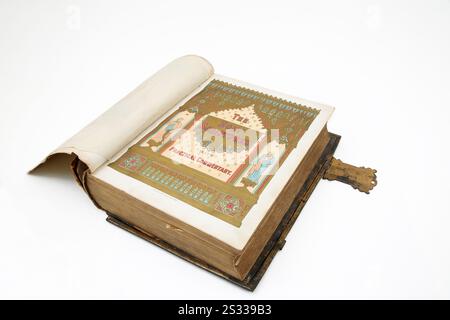 Antikes Leder gebunden 1800er Brown's Self-Interpreting Family Bible mit Old and New Testament John G Murdoch Veröffentlichung mit Messingverschluss Stockfoto