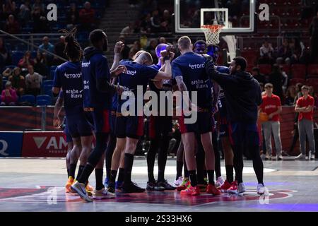 Vitoria Gasteiz, Spanien. Januar 2025. Baskonia Rosterduring Real Madrid Sieg über Baskonia 82 - 89 in Liga Endesa 2024/25 reguläres Saisonspiel (15. Tag) in der Fernando Buesa Arena (Vitoria Gasteiz Spanien). Januar 2025. (Foto von Juan Carlos García Mate/Pacific Press/SIPA USA) Credit: SIPA USA/Alamy Live News Stockfoto