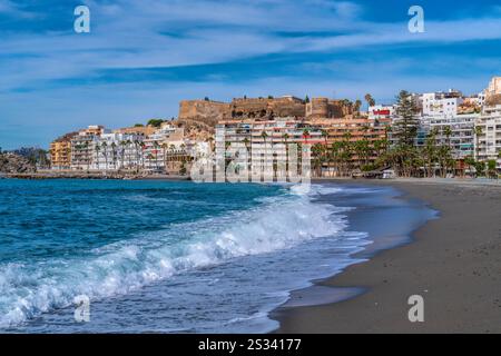 Almunecar Strand und Schloss Spanien Costa del Sol am Mittelmeer Stockfoto