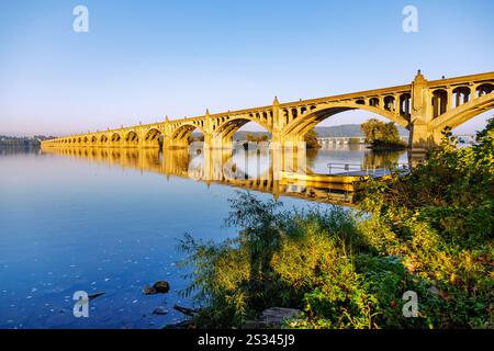 Veterans Memorial Bridge (Columbia–Wrightsville Bridge) über den Susquehanna River vom Columbia River Park in Columbia, Lancaster County, Pennsylvani Stockfoto