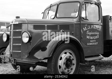 Haselbury Plucknet.Somerset.Vereinigtes Königreich. 17. August 2024. Eine restaurierte Bedford M-Serie aus dem Jahr 1951 wird auf einer Yesterdays Farming-Veranstaltung gezeigt Stockfoto