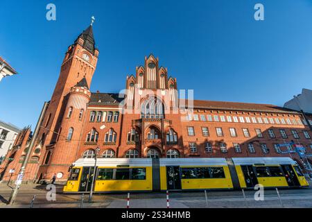 Rathaus, Ziegelgotik, Straßenbahn, Altstadt, Köpenick, Berlin, Deutschland, Europa Stockfoto
