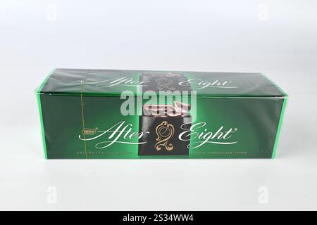 Nach acht dünnen Schokoladenminz in Box – Wales, Vereinigtes Königreich – 12. Dezember 2024 Stockfoto