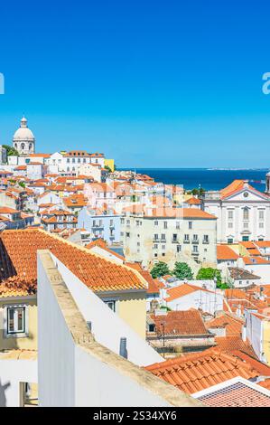 Stadtblick auf das Viertel Sao Miguel, Lissabon, Portugal Stockfoto