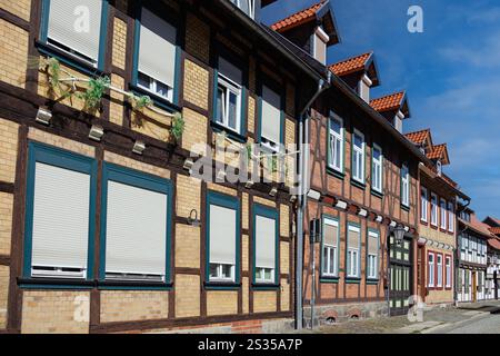 Fassade eines Fachwerkhauses Fassadenhäuser in Wernigerode in Deutschland. Stockfoto