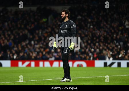 London, Großbritannien. Januar 2025. London, England, 8. Januar 2025: Alisson Becker (1 Liverpool) während des EFL Cup Spiels zwischen Tottenham Hotspur und Liverpool im Tottenham Hotspur Stadium in London, England (Alexander Canillas/SPP) Credit: SPP Sport Press Photo. /Alamy Live News Stockfoto