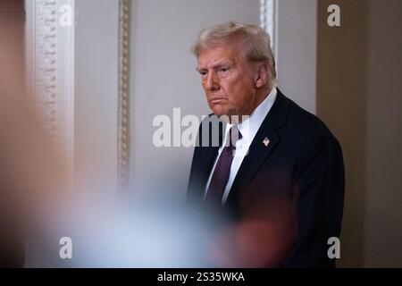 Washington, Usa. Januar 2025. Der designierte Präsident Donald Trump verlässt ein Treffen mit dem Senat GOP im US-Kapitol in Washington, DC am Mittwoch, den 8. Januar 2024. Foto: Annabelle Gordon/UPI. Quelle: UPI/Alamy Live News Stockfoto