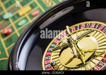 Der Zylinder eines Roulette-Glücksspiels in einem Casino. Gewinnen und Verlieren wird durch Zufall entschieden. Österreich Stockfoto