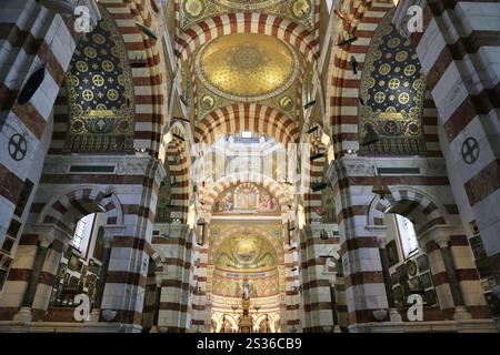 Neoromanisch-byzantinische Marienkirche Basilika Notre Dame de la Garde, auch bekannt als La Bonne Mere, Marseille, Bouches du Rhone d Stockfoto