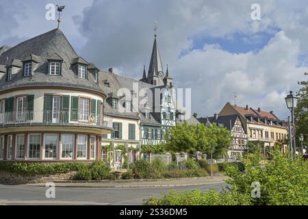 Hotel Schwan, Fachwerkhäuser, Rheinallee, Oestrich-Winkel, Rheingau-Taunus-Kreis, Hessen, Deutschland, Europa Stockfoto