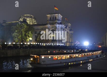 Lichterkette entlang der ehemaligen Berliner Mauer Stockfoto