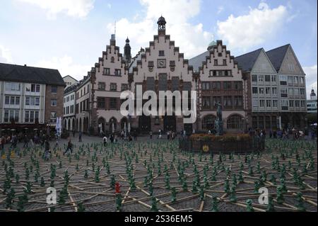 Unity man des Konzeptkünstlers Ottmar Hoerl über den Roemer in Frankfurt Stockfoto