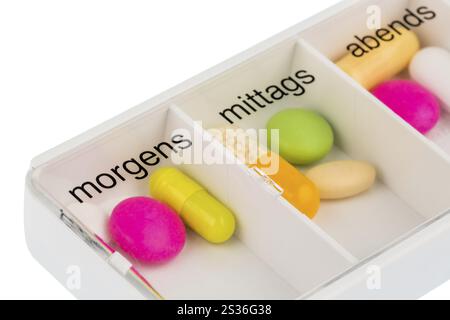 Tablettenspender, symbolisches Foto für Therapie, Verordnung und Dosierung Österreich Stockfoto