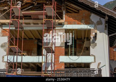 Ein Wohngebäude wird umgebaut und renoviert. Österreich Stockfoto