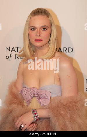 New York City. Januar 2025. NEW YORK, NEW YORK – 07. JANUAR: Elle Fanning schmückt den roten Teppich bei der National Board of Review Annual Awards Gala, die am 7. Januar 2025 in der Cipriani 42nd Street in New York City stattfand. Die gefeierte Schauspielerin verblüffte in einem anspruchsvollen Ensemble, als sie sich mit Branchenführern zusammenschloss, um herausragende Filmqualität zu ehren. (Vermerk: Giada Papini Rampelotto/EuropaNewswire)./dpa/Alamy Live News Stockfoto