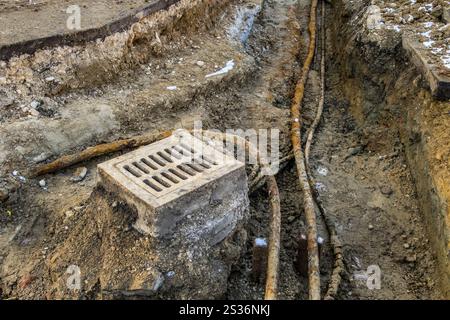 Veraltete Leitungen für Gas, Wasser und Abwasser werden renoviert. Österreich Stockfoto