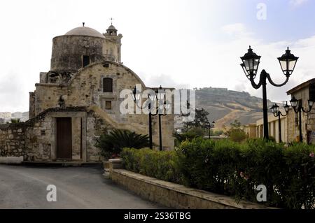 Stock Foto der Timios Stavros Kirche im Dorf Parekklisia in der Nähe von Limassol auf Zypern Frühling 2007 Horizontal Stockfoto