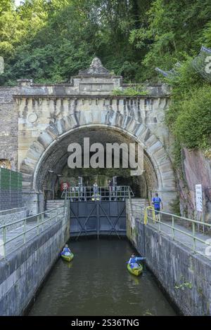 Schleuse im Weilburger Schiffstunnel, Lahn, Landkreis Limburg-Weilburg, Hessen, Deutschland, Europa Stockfoto