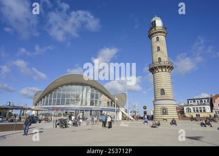 Seerestaurant Teepott, Alter Leuchtturm, Promenade, Warnemünde, Rostock, Mecklenburg-Vorpommern, Deutschland, Europa Stockfoto