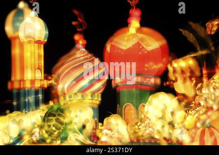 Chinese Lantern Festival in Toronto. Farbenfrohe, herrliche Beleuchtung, die nachts leuchtet. Ontario Place, Toronto, Kanada 2008. Stockfoto