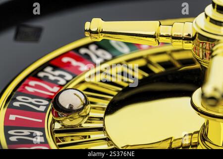 Der Zylinder eines Roulette-Glücksspiels in einem Casino. Gewinnen und Verlieren wird durch Zufall entschieden. Österreich Stockfoto