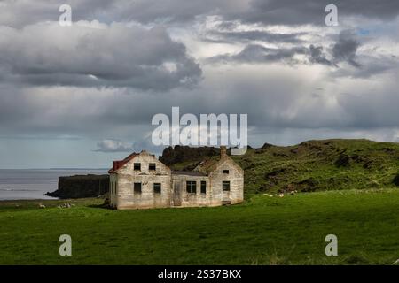 Verlassenes Haus an der isländischen Küste, Snaefellsnes Peninsula Stockfoto