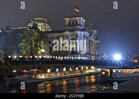 Lichterkette entlang der ehemaligen Berliner Mauer Stockfoto