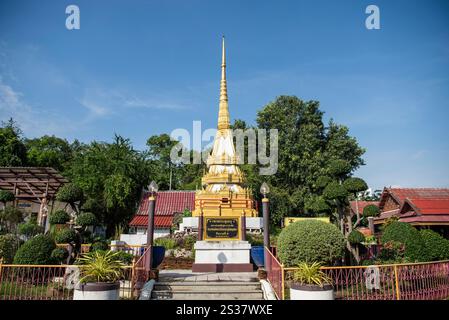 Der neue Tempel des Wat Mahathat Worawihan in der Stadt und Provinz Ratchaburi in Thailand, Thailand, Ratchaburi, 14. November, 2023 Stockfoto